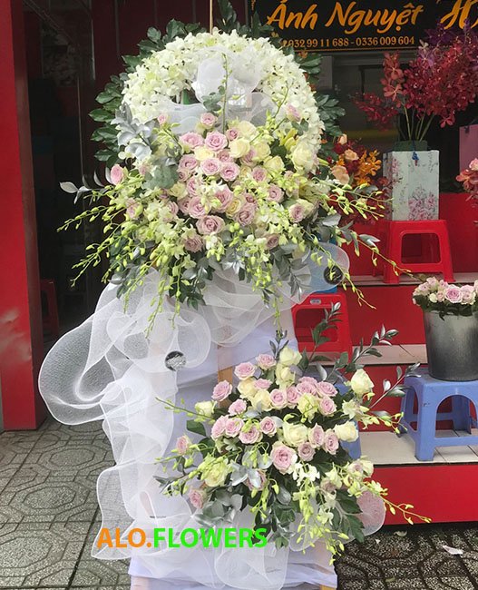 Cửa hàng bán vòng hoa tang lễ Chợ Hiệp Hŏa Hoà Thành